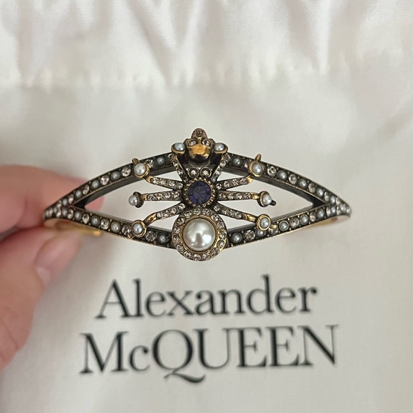 ⭐️SOLD⭐️Alexander McQueen Spider Cuff - Picture 6 of 17